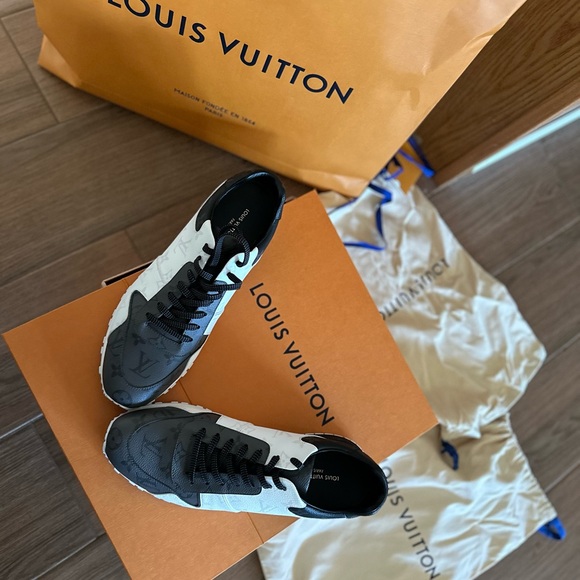 Biolor Run Away sneaker combines 3 variations on Louis Vuitton signature canvas. - Picture 9 of 15